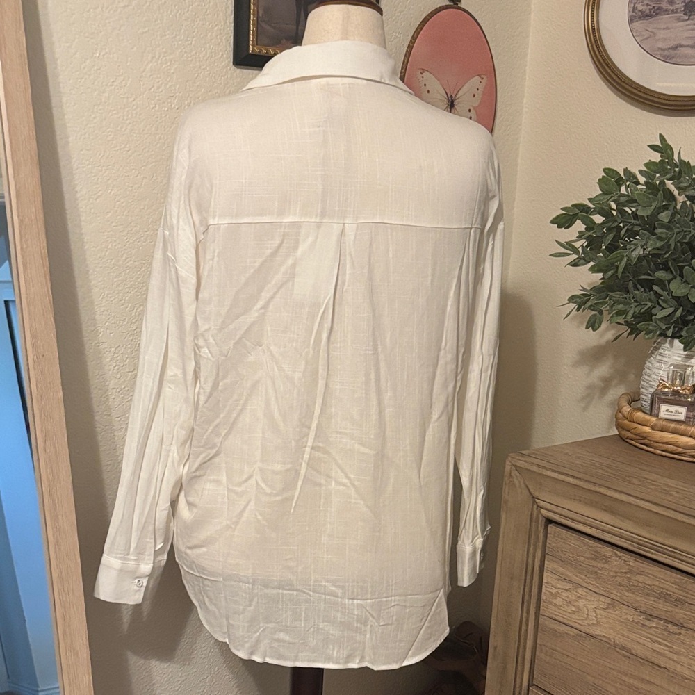 Taelynn Lucky Stars White Button-Up Shirt with Red Embroidery-Size Large - Picture 5 of 7